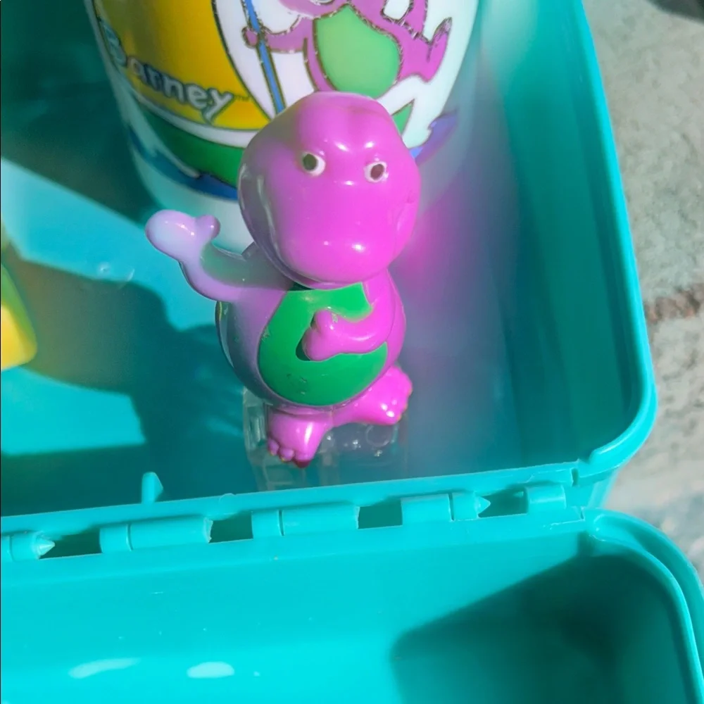 Barney & Baby Bop Lunch Box with Thermos & Action Figure Playset All included 🚒 - Picture 6 of 8
